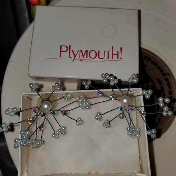 Plymouth Vintage Snowflake Earrings - Picture 1 of 2
